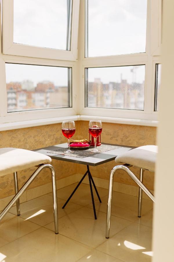 New Time: Modern Central Apartment with Separate Bedroom Ternopil Exterior photo